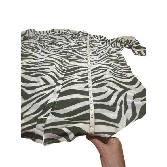 Chelsea Studio Womans Over sized Button down Printed Blouse Sz 3X NWOT - Picture 5 of 6